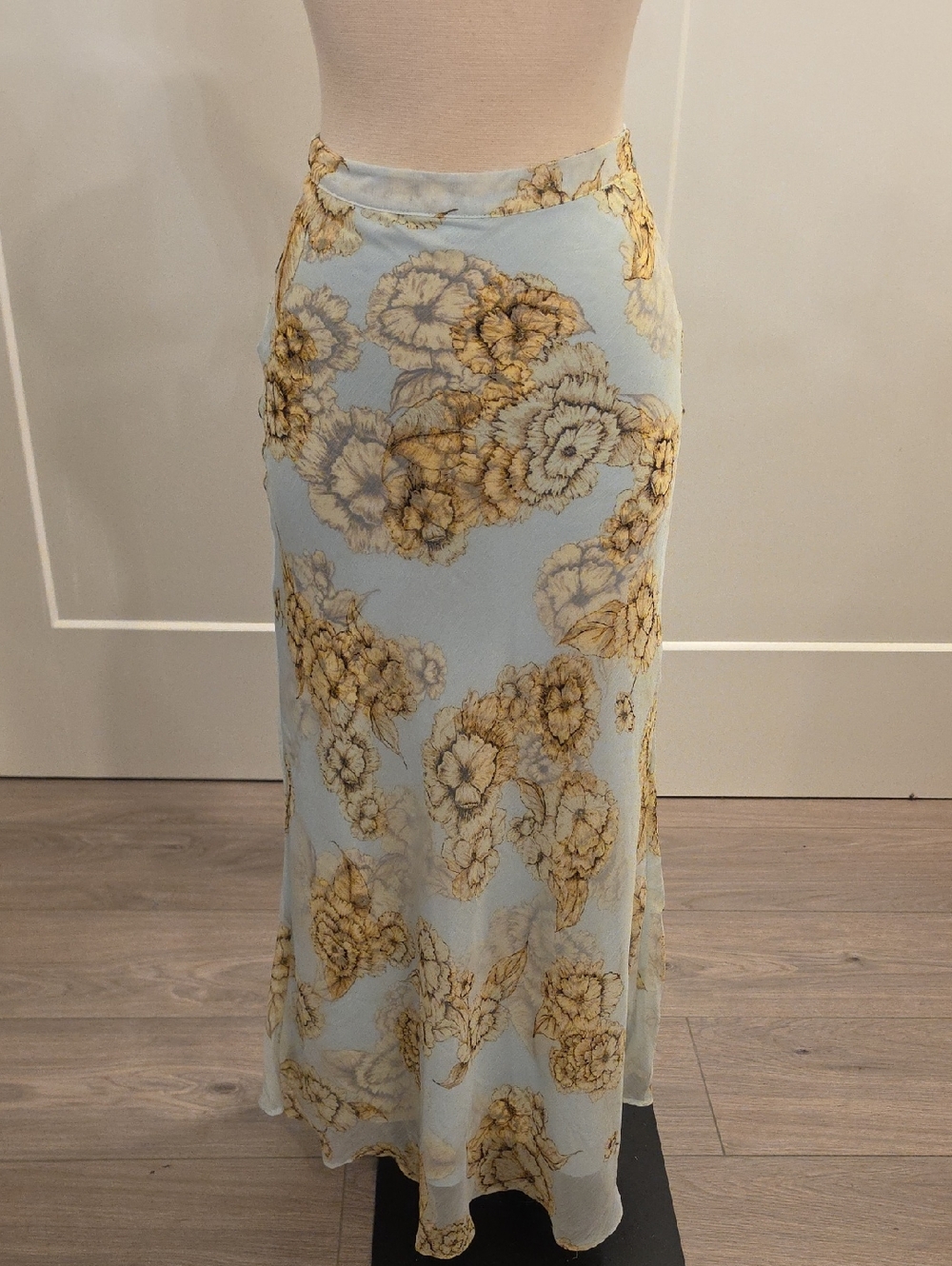 Zara womens Pale Blue Maxi Skirt with Yellow Floral Motif size XS  new with tags
